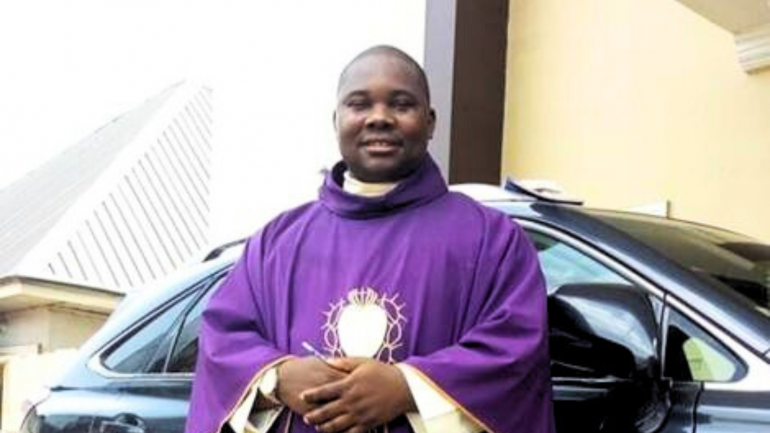 September ha ni 19 ni’n Catholic siempu Fr. Matthew Eya, parish priest of St. Charles Church, Eha-Ndiagu suh-suolam Nigeria a Enugu State ah migilou pawlkhat in ana that uhi